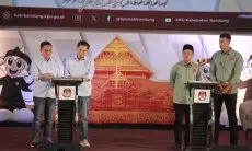 Kedua Paslon Bupati Bandung Tabur Janji Manis Visi Misi pada Debat Perdana di Hotel Sutanraja tadi Malam