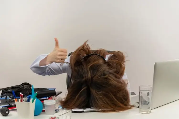 8 Kebiasaan Buruk yang Harus Ditinggalkan agar Rambut Lebih Tebal