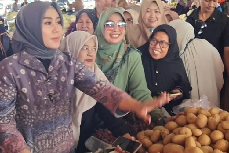 Grebek Pasar di Lembang, Gita KDI Wadahi Aspirasi Pedagang saat Kampanye Pilgub Jabar 2024