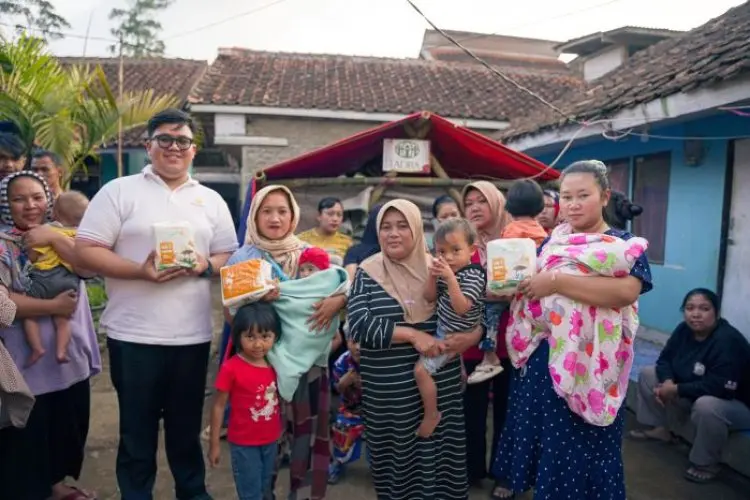 PT Lucky Mom Indonesia Donasikan Seribu Popok MAKUKU Serta Pakaian Bayi Untuk Korban Gempa di Kabupaten Bandung