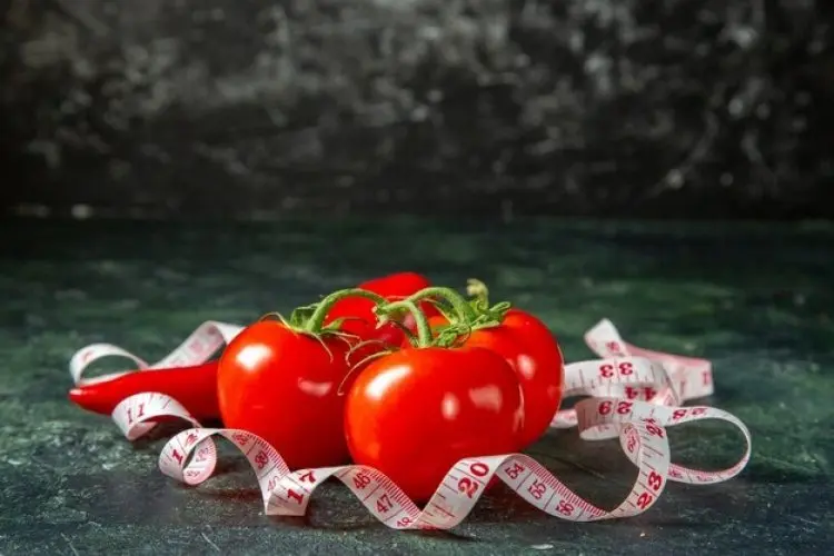 Rendah Kalori dan Kaya Nutrisi: Manfaat Tomat untuk Menurunkan Berat Badan