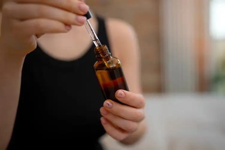5 Serum Terbaik yang Bikin Rambut Berminyak Anda Terlihat Lebih Sehat