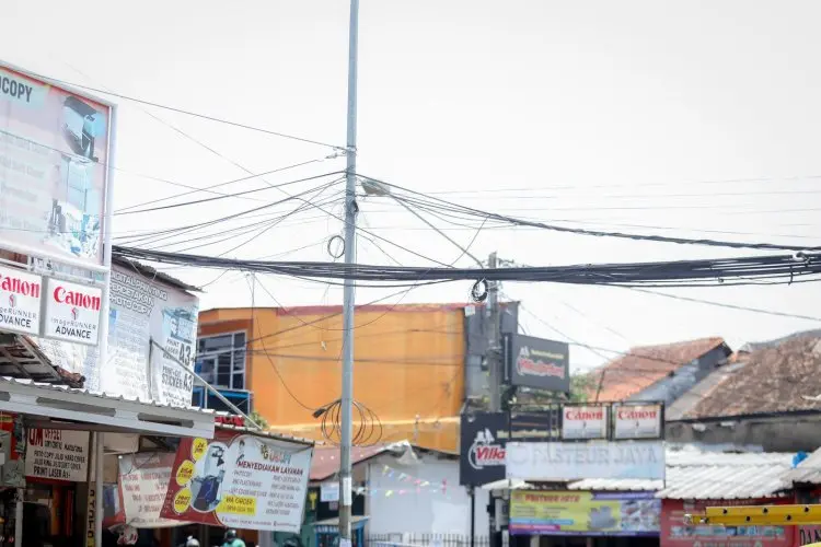 Tahun Ini, Tiga Ruas Jalan di Kota Bandung Bebas dari Kabel Udara 
