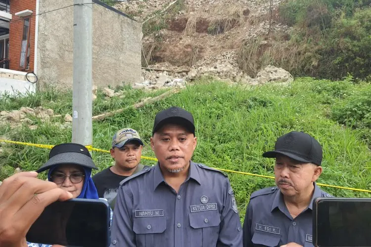 Tinjau Lokasi TPT Ambrol di Kompleks BCL, Ketua DPRD Cimahi: ini Tidak Memenuhi Syarat