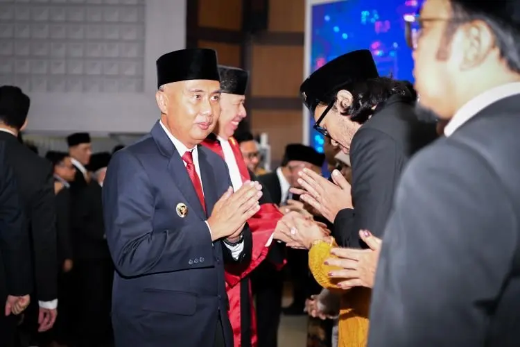 Pimpinan DPRD Jabar Resmi Dilantik, Bey Machmudin Harap Sinergitas Semakin Kuat