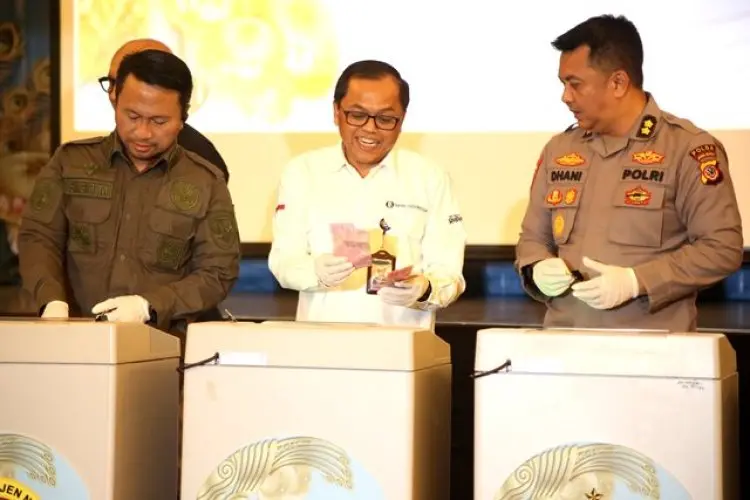 FOTO: Pemusnahan Uang Palsu di Wilayah Jawa Barat