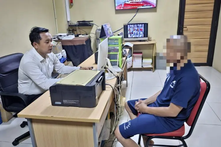 Polisi Amankan Oknum Guru SMP Cabul di Bandung