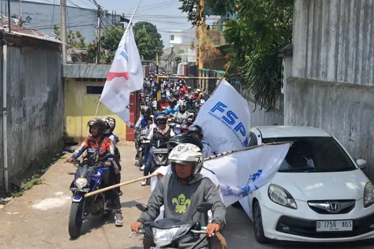 Ratusan Buruh Geruduk Kantor Bawaslu KBB, Dede Rahmat: Bawaslu Jangan jadi Macan Ompong