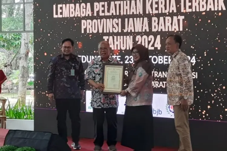 Pemprov Jabar Ganjar Penganugerahan Siddhakarya Terbaik bagi Industri yang Produktif