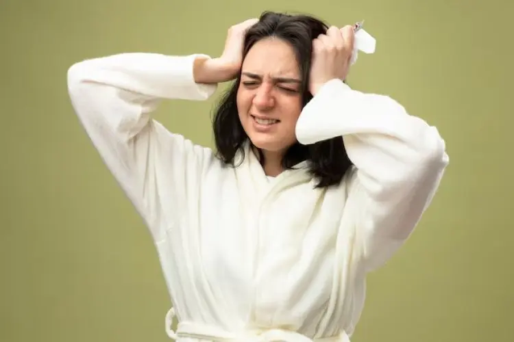 8 Masalah Menjijikkan yang Mengintai Rambut Anda Jika Tidak Dicuci Secara Teratur