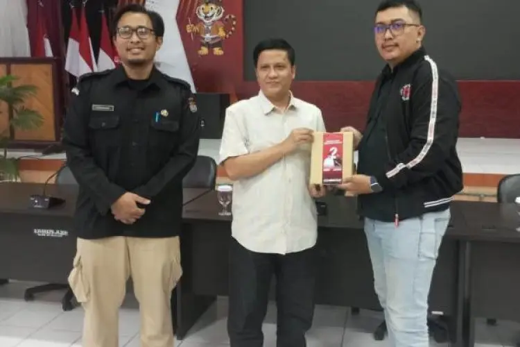 KPU Jabar Serahkan 20 Ribu APK ke Paslon Peserta Pilgub Jabar 2024