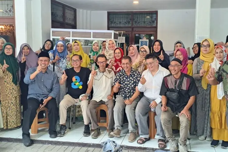 Komunitas Pengajian Sekolah Kehidupan Gelar Makan Gratis bagi Warga di Rumah Ateng Wahyudi Aryajipang