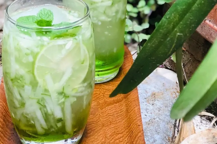 Rasakan Segarnya Es Mentimun Jeruk Nipis: Minuman Manis-Asam yang Menyegarkan untuk Kulit Sehat dan Pencernaan Lancar!