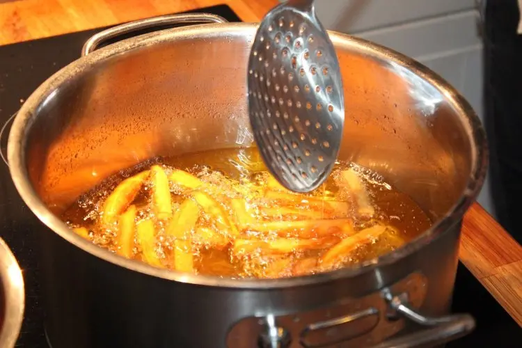 Trik Sederhana Menjernihkan Minyak Goreng Bekas: Hanya Pakai Bahan Alami Ini, Minyak Kembali Bersih dan Siap Pakai!