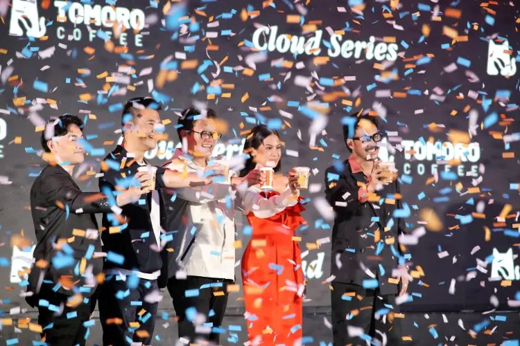 Tomoro Coffee Sukses Jual 40 Juta Cup Setahun, Maudy Ayunda Nyanyikan Jingle Terbaru 'See You Tomoro'