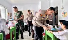 Polresta Bogor Kota Bersama Kodim 0606 Berbagi Makan Bergizi Gratis di MI Al-Muawanah