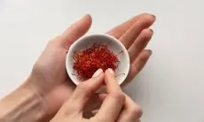 Saffron untuk Penurunan Berat Badan: Manfaat dan Cara Mengonsumsinya