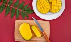 Bukan Hanya Soal Kebersihan, Ini Alasan Kenapa Mangga Harus Dicuci Dulu Sebelum Dikonsumsi!