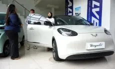 FOTO: Penjualan Mobil Listrik Wuling Di Bandung Optimistis Tumbuh