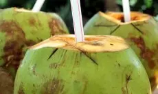 Terungkap! Manfaat Tak Terduga Air Kelapa untuk Kecantikan dan Kesehatan Wanita