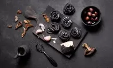 7 Makanan Hitam Kaya Nutrisi yang Bisa Mendukung Penurunan Berat Badan Anda