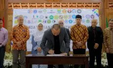 Sebanyak 75 Perguruan Tinggi Teken Komitmen Pengelolaan Sampah dengan Pemkot Bandung