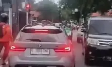 Sempat Viral, Polisi Lacak Identitas Pemilik Mobil Mewah yang Lawan Arus di Jaksel