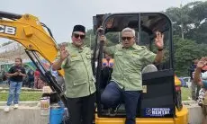 Kampanye Rapat Umum, Paslon No Urut 3 Pilwalkot Bandung Bawa Alat Berat