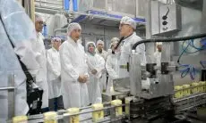 Bey Machmudin Cek Kesiapan Industri Pengolahan Susu Lokal Dukung Makan Bergizi Gratis