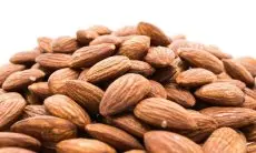 Kacang Almond: Camilan Super yang Menjaga Kesehatan Anda dengan 8 Manfaat Ini