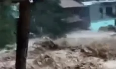 Waduh, Sejumlah Warung di Tegalwaru Hanyut Terbawa Banjir Bandang Sungai Cigentis