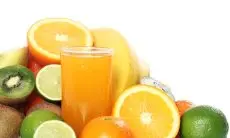 Makan Buah Utuh vs Minum Jus Buah: Mana yang Lebih Efektif untuk Menurunkan Berat Badan