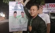 Masuki Masa Tenang, Dadang Supriatna Beri Contoh Cabut Sendiri APK Paslon Nomor 2
