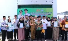 Bupati Dadang Supriatna Serahkan Ijazah Persamaan Paket A,B dan C 