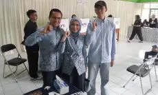 Sahrul Gunawan dan Istri Nyoblos di TPS 14 Desa Pamekaran Soreang