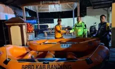 Untuk mensukseskan Pilkada 2024 BPBD Kabupaten Bandung Siagakan Sejumlah Perahu di Lokasi Rawan Banjir