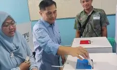 Cawabup Gun Gun Gunawan dan Istri Nyoblos di TPS 10 Desa Sayati