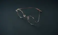 Bingung Pilih Kacamata Baru? Simak Panduan Lengkap Ini! Dari Bentuk Wajah hingga Bahan Lensa, Dijamin Pasti Cocok!
