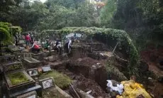 Pemkot Bandung Relokasi 19 Makam, Kirmir Jebol TPU Cikutra