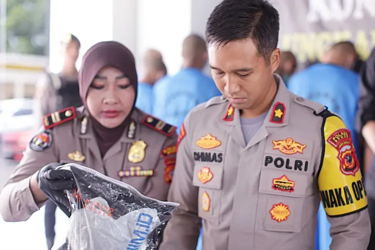 Waspada Modus Baru Peredaran Narkoba, Bandar Gendong Tas Langsung Transaksi di Warung