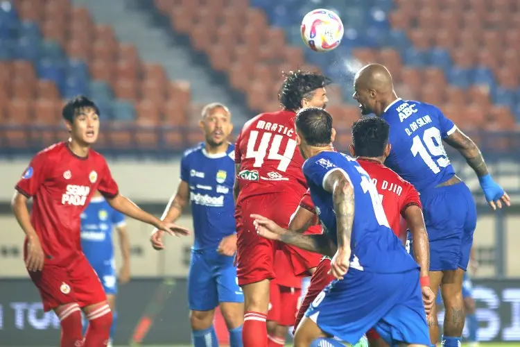 FOTO: Persib Bandung Ditahan Imbang Semen Padang 1-1