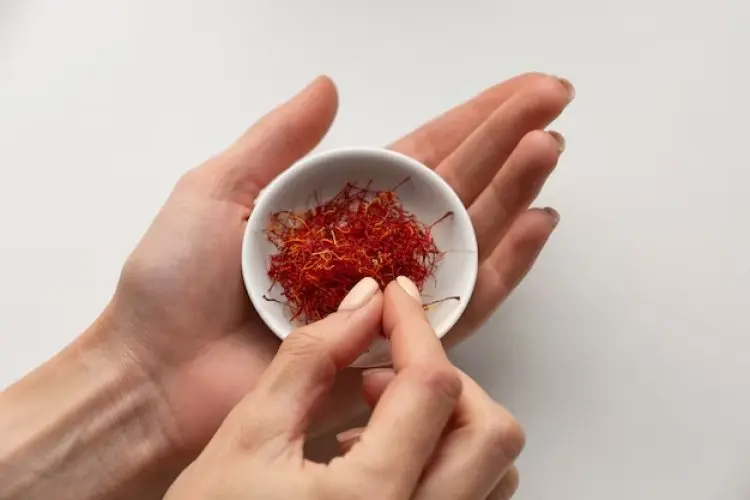 Saffron untuk Penurunan Berat Badan: Manfaat dan Cara Mengonsumsinya