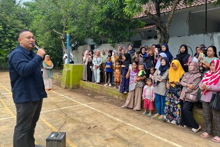 Gak Kalah Saing dengan Calon Artis Lainnya, Begini Cara Gilang Dirga Gaet Suara Emak-emak di Bandung Barat