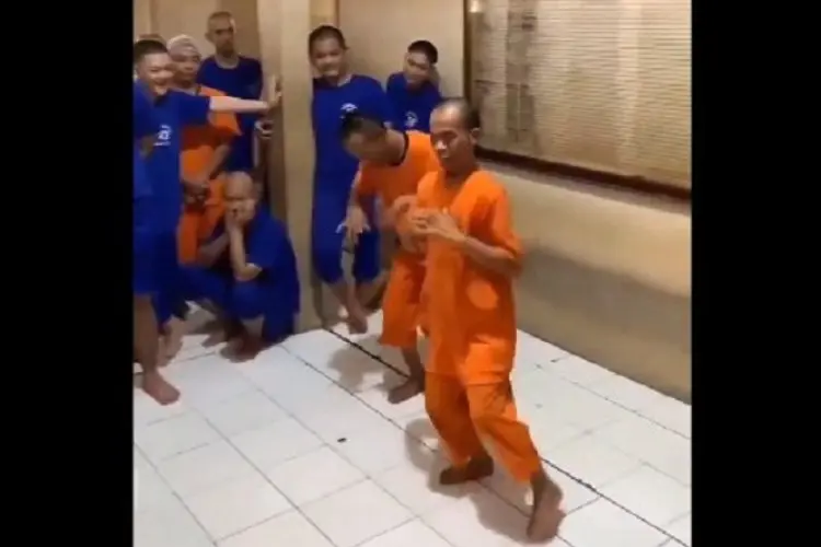 Heboh! Gunawan Sadbor Nggak Ada Matinya, di Rutan Mapolres Pun Tetap Joged Sadbor