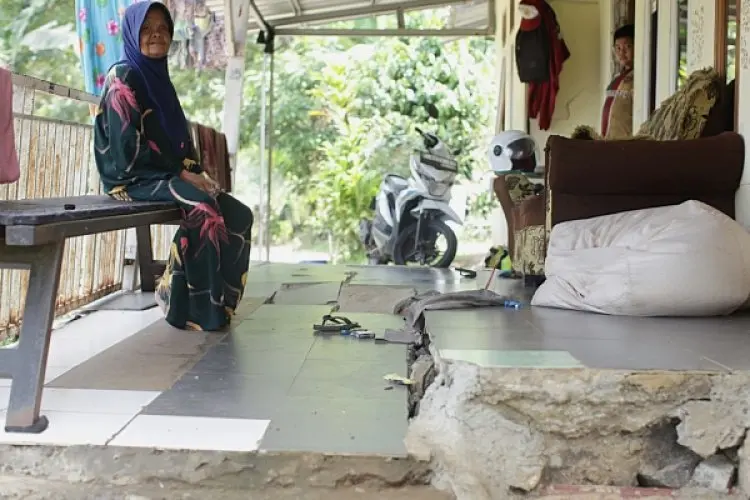 Warga Kampung Curug Desa Bojong Koneng Korban Bencana Pergeseran Tanah Berharap Direlokasi
