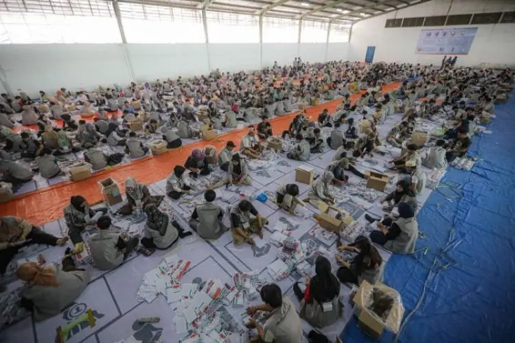 KPU Kota Bandung Mulai Sortir dan Lipat Surat Suara Pilkada 2024