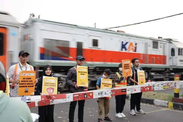 Daop 2 Bandung Imbau Masyarakat Agar Hati-hati dan Tetap Disiplin Berlalulintas di Perlintasan Sebidang