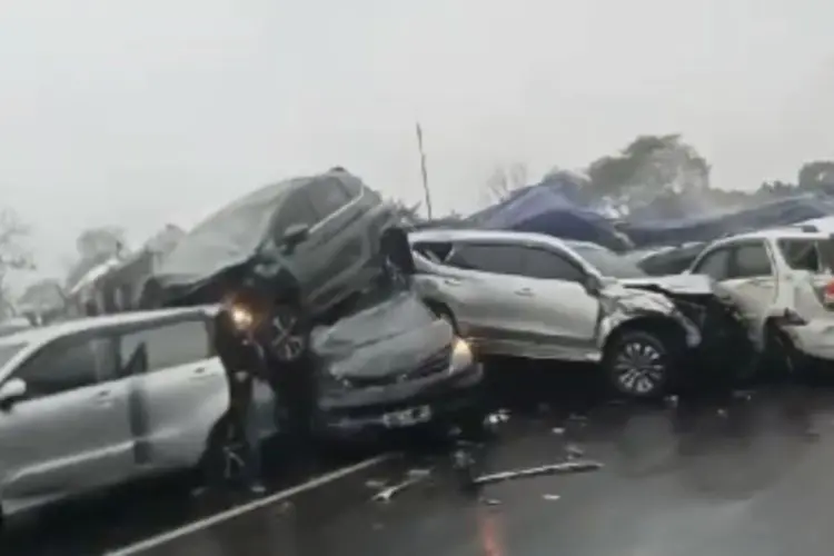 19 Kendaraan Terlibat Kecelakaan Beruntun Tol Cipularang, Satu Meninggal Dunia Delapan Luka-luka
