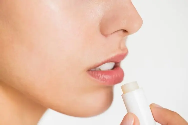 Mitos atau Fakta? Lip Balm dan Kemungkinan Membuat Bibir Kering