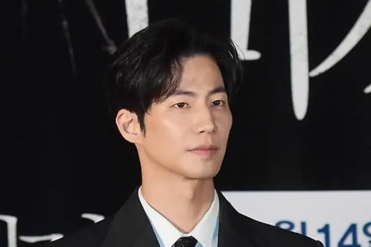 Aktor Song Jae Rim Meninggal Dunia, Polisi Temukan 2 Surat 'Bunuh Diri'